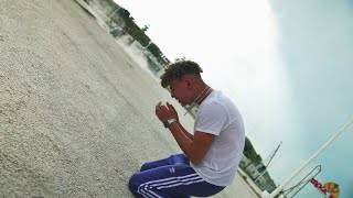 LVZ  Malade Clip Officiel [upl. by Orian]