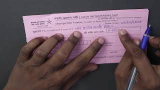 Bank se paise nikalne ka form kaise bhare  how to fill withdrawal slip in hindi [upl. by Melliw]