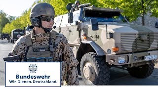 Soldaten mit G36 in der Öffentlichkeit – Einsatzvorbereitung für Panzergrenadiere der Bundeswehr [upl. by Navetse]